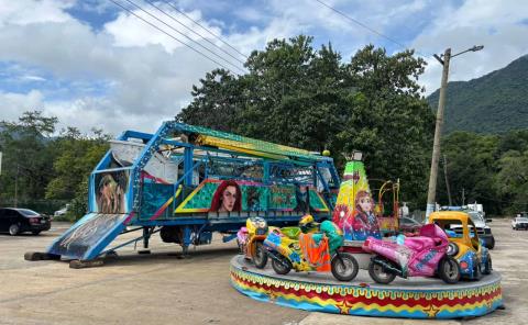 Llegan juegos mecánicos a Matlapa para celebrar Fiestas Patrias

