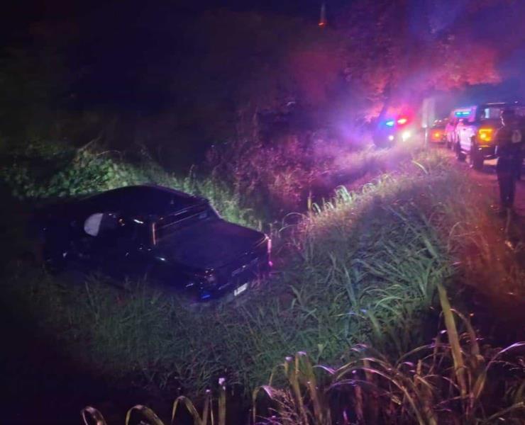 Vehículo cayó a un desnivel                
