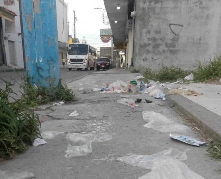 Comerciantes generan  basureros clandestinos
