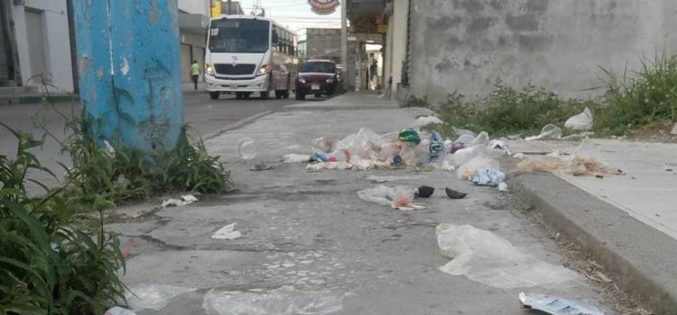 Comerciantes generan  basureros clandestinos
