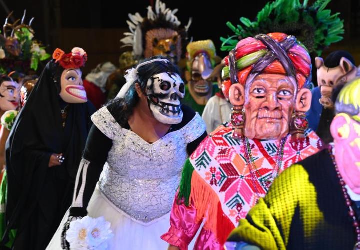 Se alistan para el ritual se bajada de máscaras 