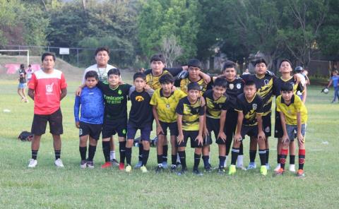 Rodará la pelota de futbol juvenil inicial
