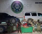 DECOMISAN ARMAS Y DOS CAMIONETAS           