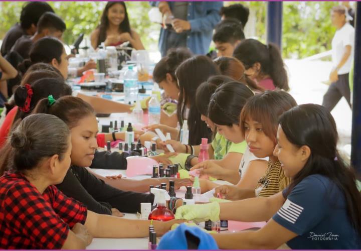 Acercan servicios de estética en Xochicuautitla