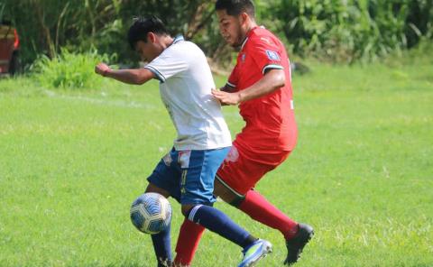 Carlos ´Zurdo´ Godínez es tricampeón de goleo
