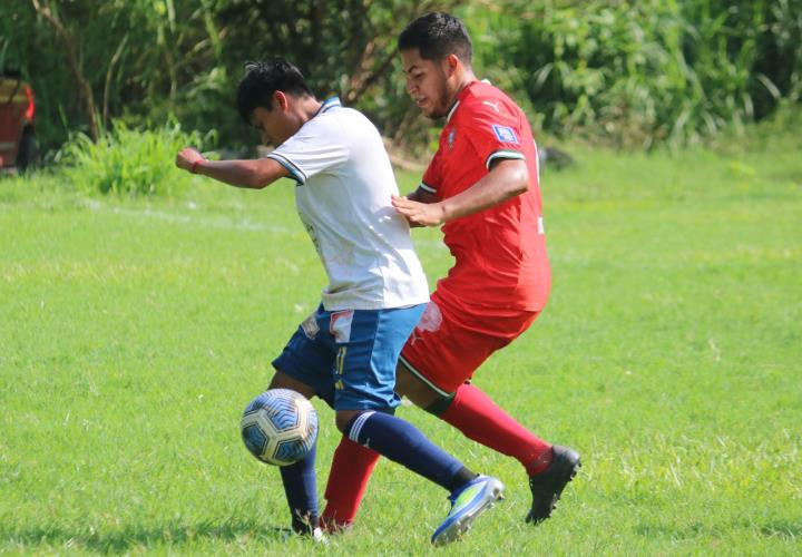 Carlos ´Zurdo´ Godínez es tricampeón de goleo