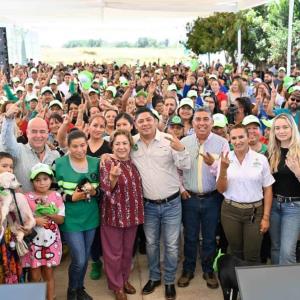 Gallardo arrasa con 70% de aprobación    
