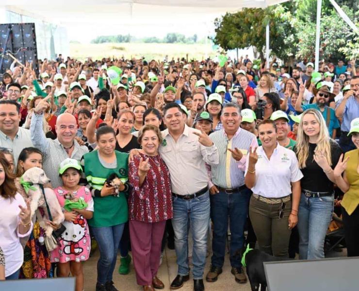 Gallardo arrasa con 70% de aprobación    
