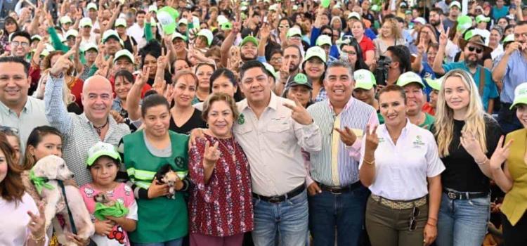 Gallardo arrasa con 70% de aprobación    