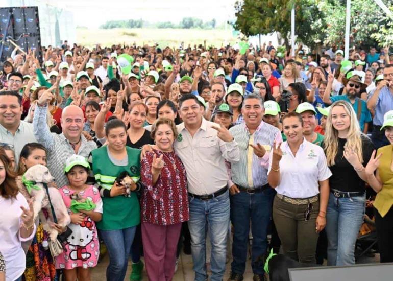 Gallardo arrasa con 70% de aprobación    
