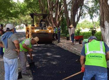 Retoman trabajos de bacheo tramo estatal Axtla–Comoca