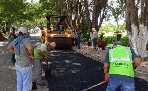 Retoman trabajos de bacheo tramo estatal Axtla–Comoca
