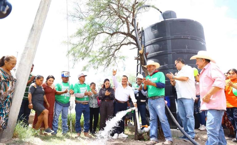 Alcalde Arnulfo Urbiola Román beneficia   cientos de personas con obras hídricas