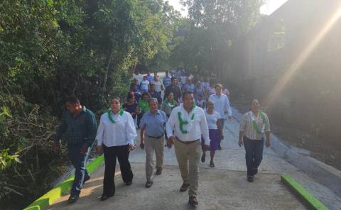 Con concreto hidráulico favorecen condiciones de vida en Chichictla