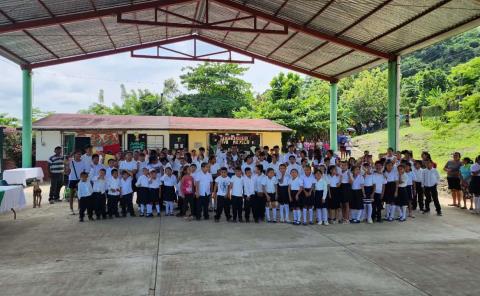 Agradecen alumnos nuevo espacio multideportivo