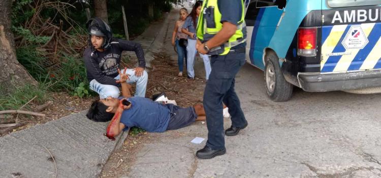 Tres lesionados en choques de motos