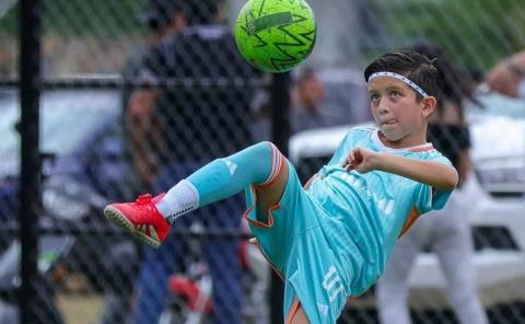 Este campeonato de goleo lo dedico a mi familia: Leo Glez.
