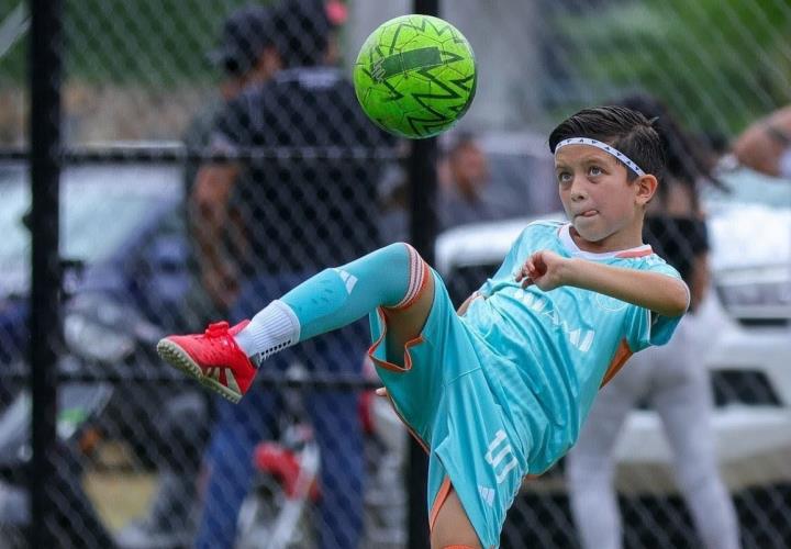 Este campeonato de goleo lo dedico a mi familia: Leo Glez.