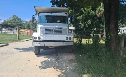 Camioneros continúan estacionándose en andadores