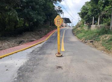 Nuevos andadores y repavimentación mejoran la vialidad