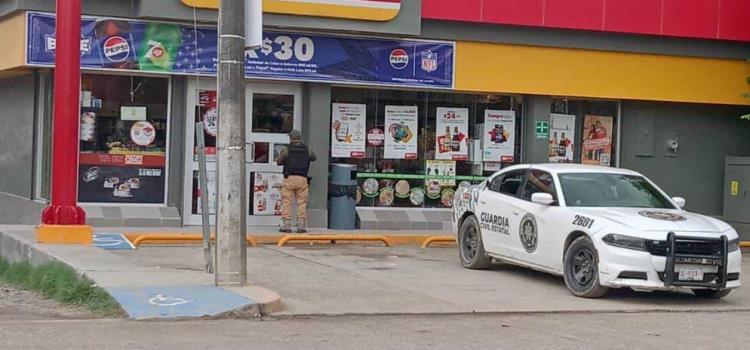 SUJETO ARMADO ASALTÓ UN OXXO      
