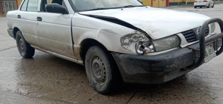 Taxista causó choque de vehículo particular Taxista causó choque de vehículo particular