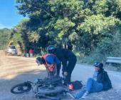 Mujer lesionada al derrapar moto                            
