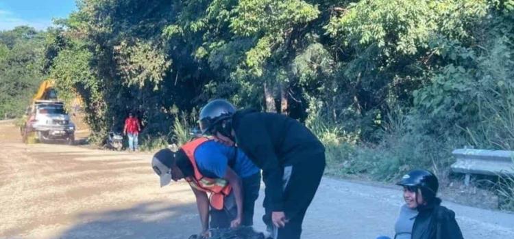 Mujer lesionada al derrapar moto                            
