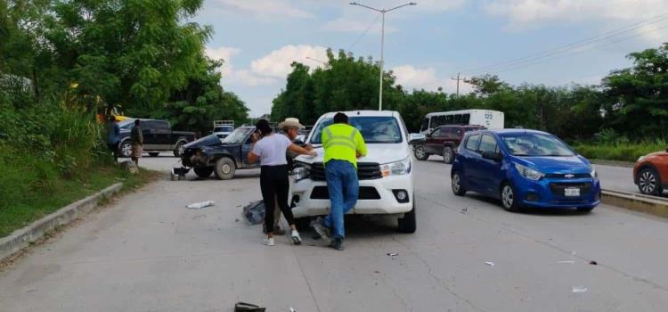 CHOCARON 2 CAMIONETAS
