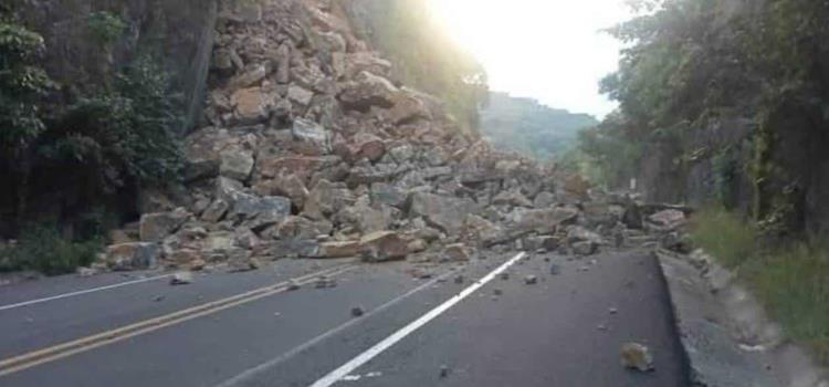 Derrumbe en la autopista                                 