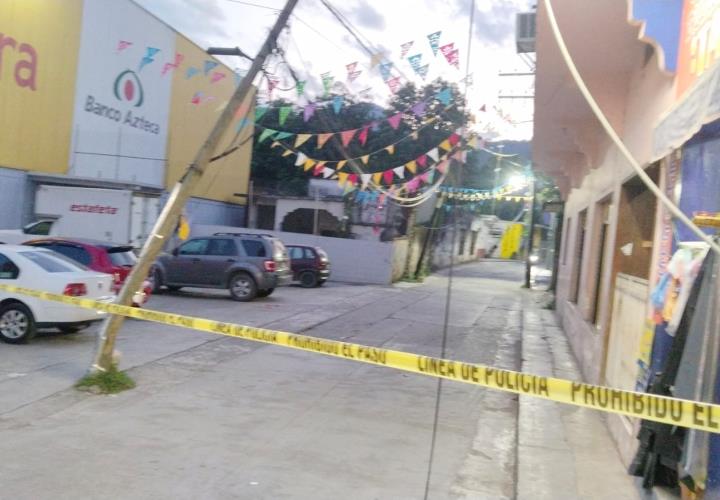PC verificó poste a punto de caer