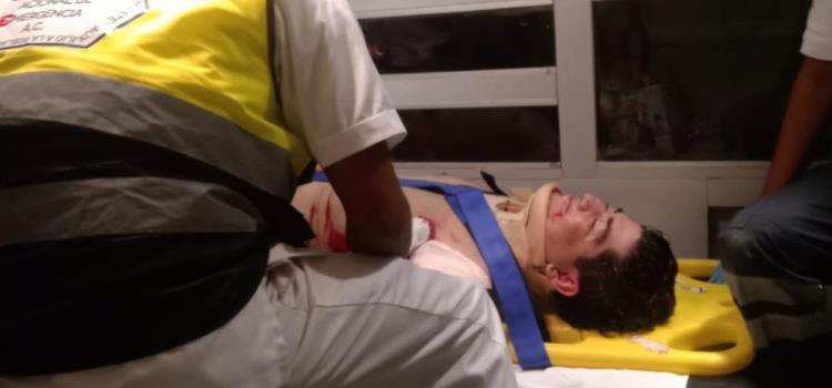 Chocó motociclista contra malla metálica