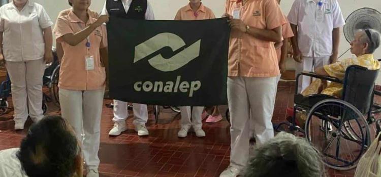 Estudiantes convivieron con abuelitos del Asilo