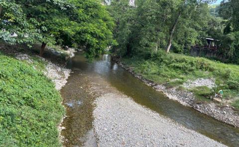 Acumulación de basura en arroyo Acontla