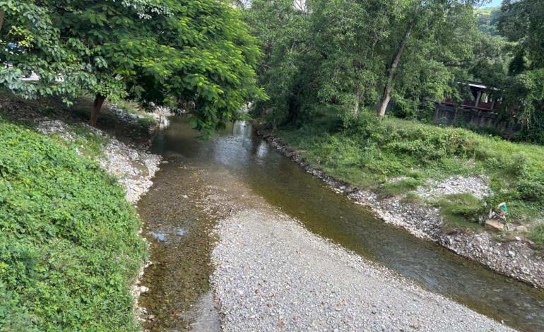 Acumulación de basura en arroyo Acontla Acumulación de basura en arroyo Acontla