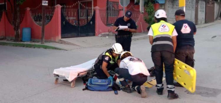 Mujer lesionada al caer de bicicleta Mujer lesionada al caer de bicicleta