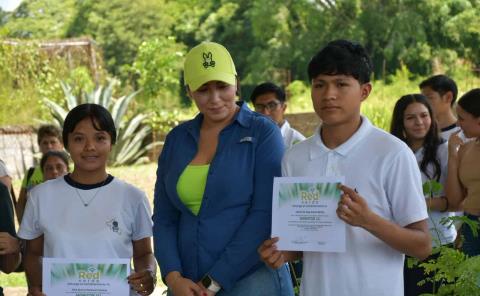 Realizan reforestación y gestiones a favor de jóvenes estudiantes