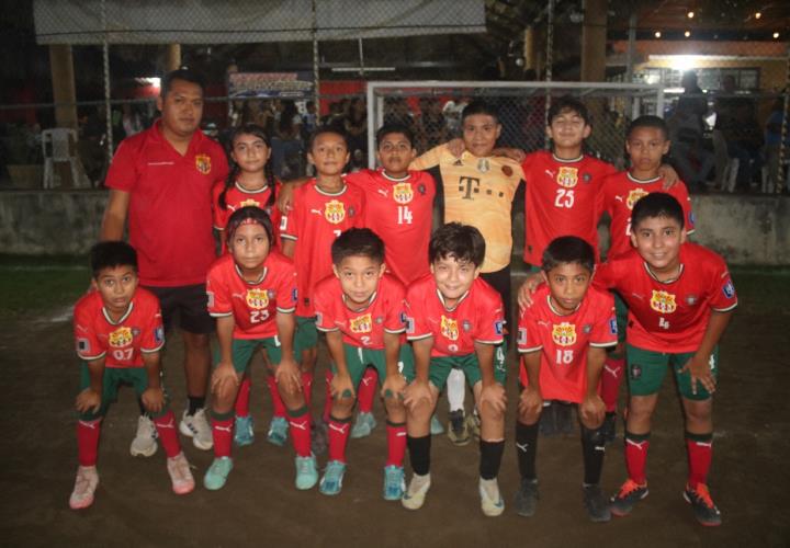 Escuela de Formación SOGAR monarca Pony en Five Soccer