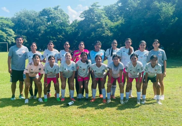 Gobernadoras de Tamazunchale finalistas del fut femenil en Valles