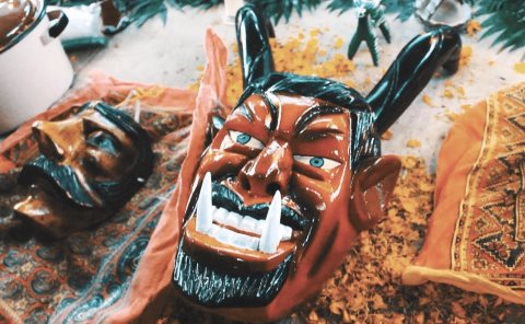 Aumenta la demanda de artesanos de máscaras tradicionales