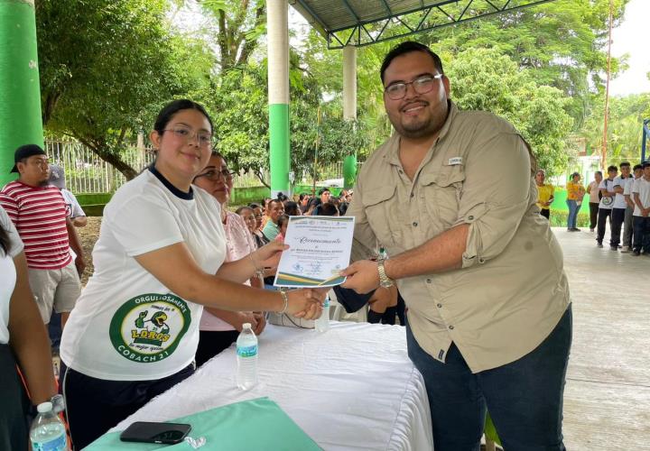 Donan galera al Cobach 21 por iniciativa propia