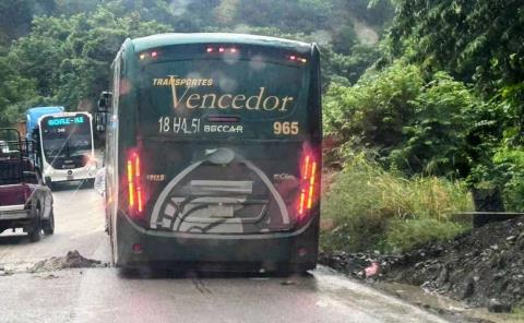 Autobús cayó a una zanja