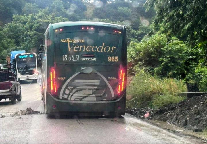 Autobús cayó a una zanja
