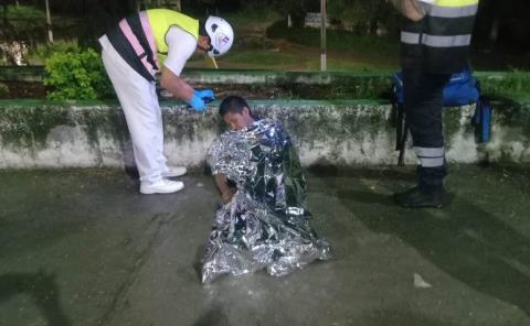 INDIGENTE TIRADO EN LA VÍA PÚBLICA