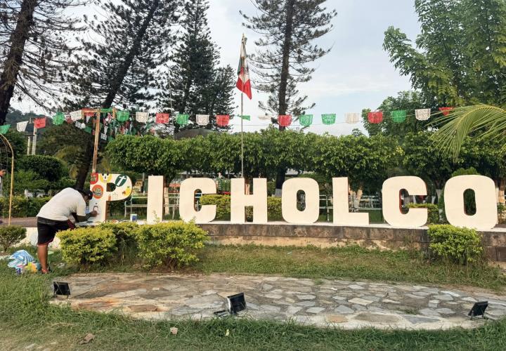 Picholco inicia preparativos para Xantolo decoran sus letras monumentales