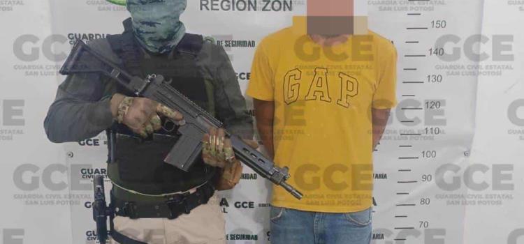 Sujeto detenido por posesión de droga Sujeto detenido por posesión de droga