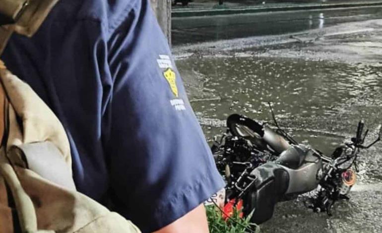 Motociclista chocó contra un poste