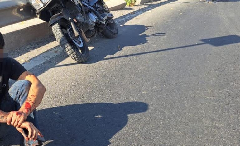 Motociclista derrapó y  cayó en Universitario
