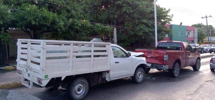 Chocaron camionetas en Salazar y Morelos