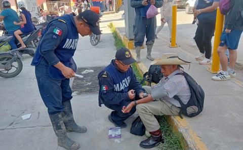 ANCIANO SE DESMAYA EN LA AV. JUÁREZ
